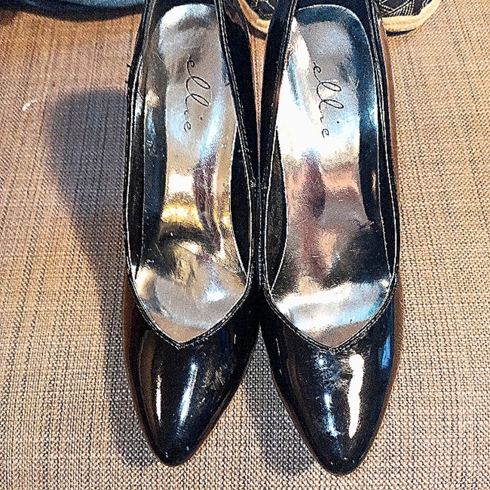 Size 8 Shiny Black Heels